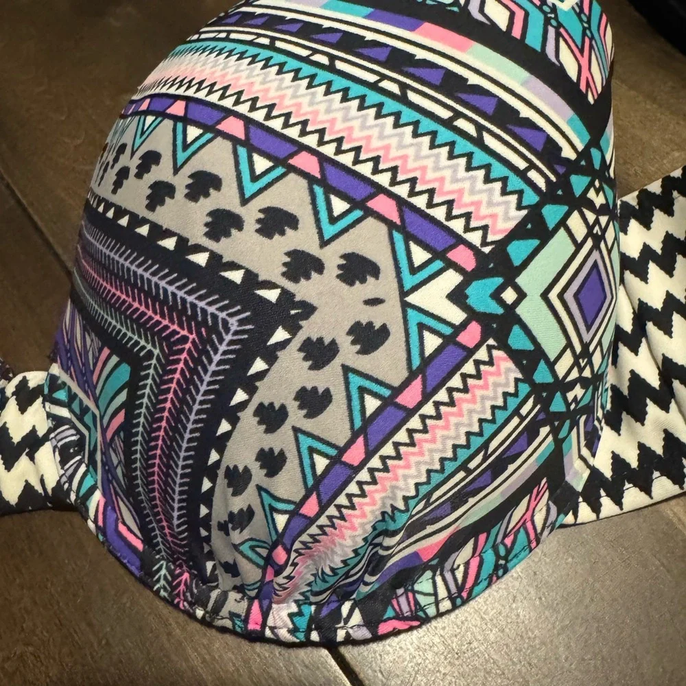 Geometric Patterned Bikini - Picture 9 of 13